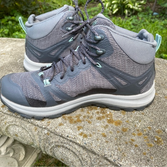 Women’s Keen Waterproof Terradora II hiking boots. Size 8. EUC - Picture 4 of 11